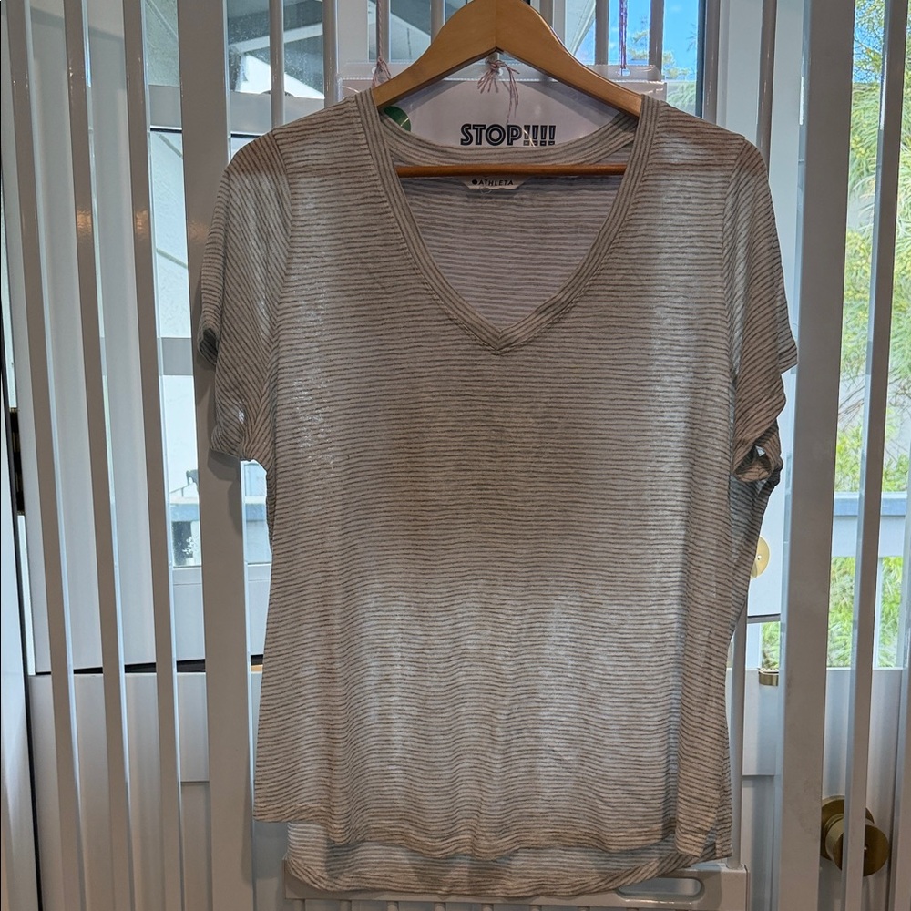 Athleta Light Gray V-Neck Short Sleeve Tee